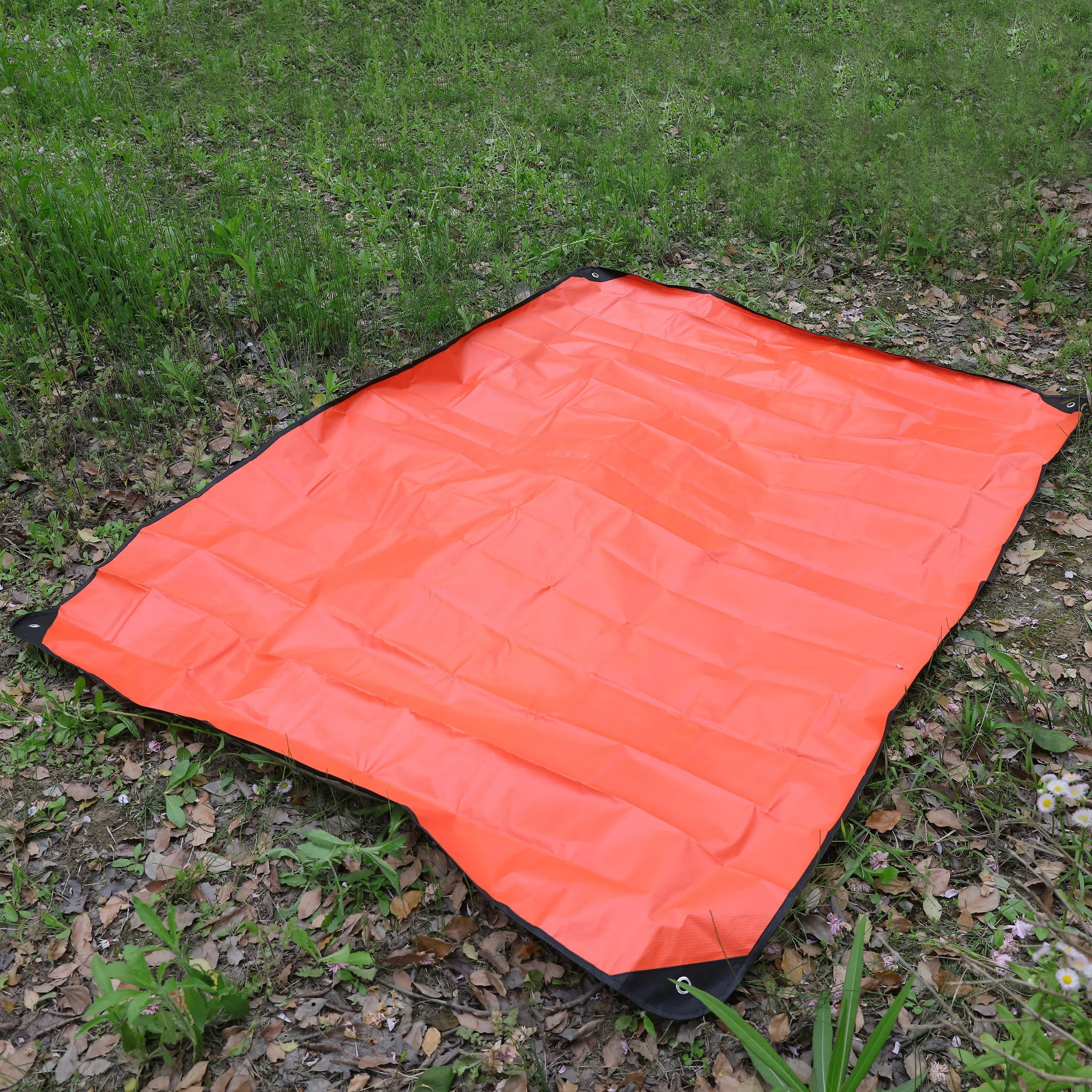 All-Purpose 82.3" x 58.7" Survival Blanket - Ideal for Outdoor Adventures
