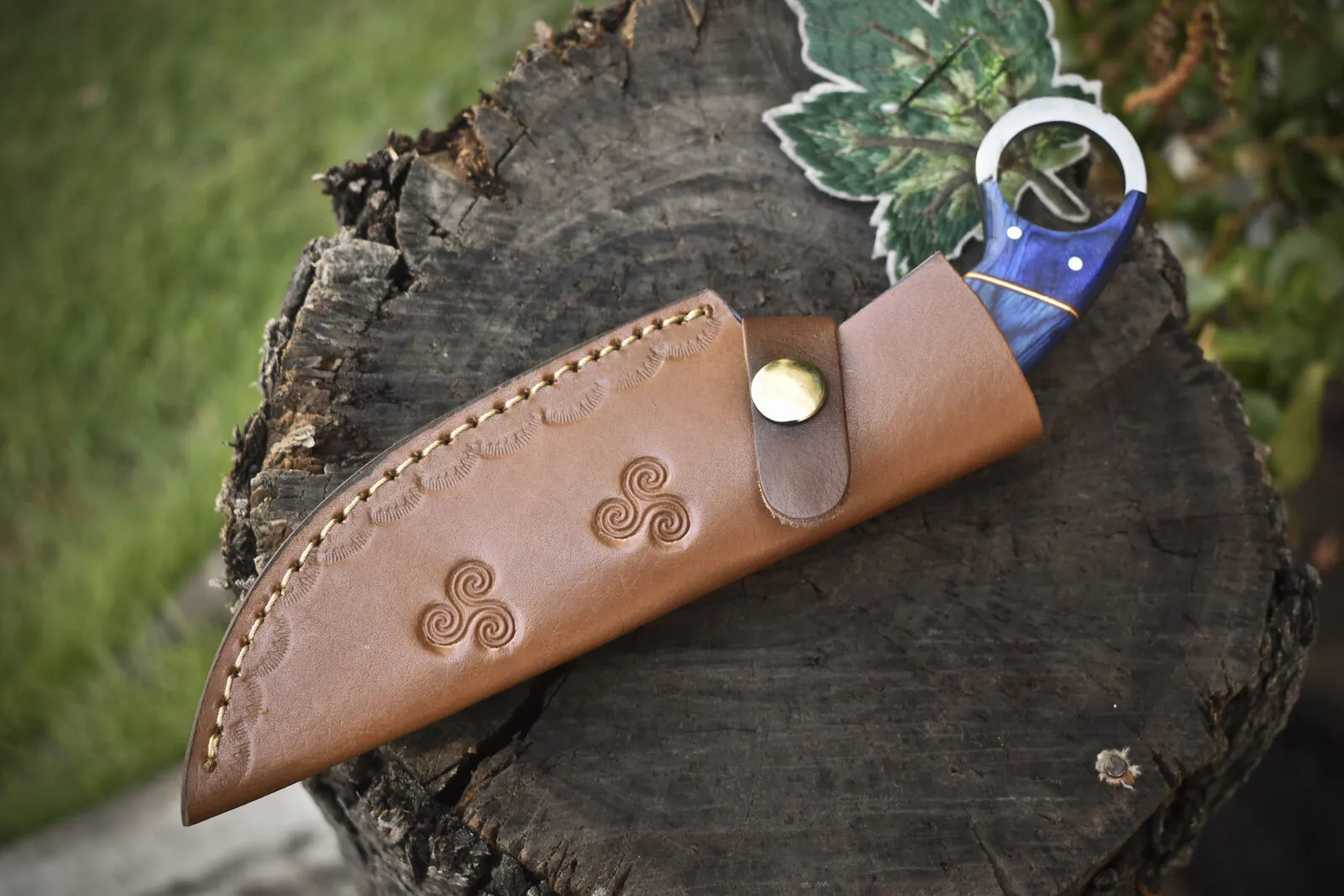 Custom Handmade Damascus Steel Hunting Knife – 8.5-Inch Blade with Pakkawood Handle, Includes Leather Sheath