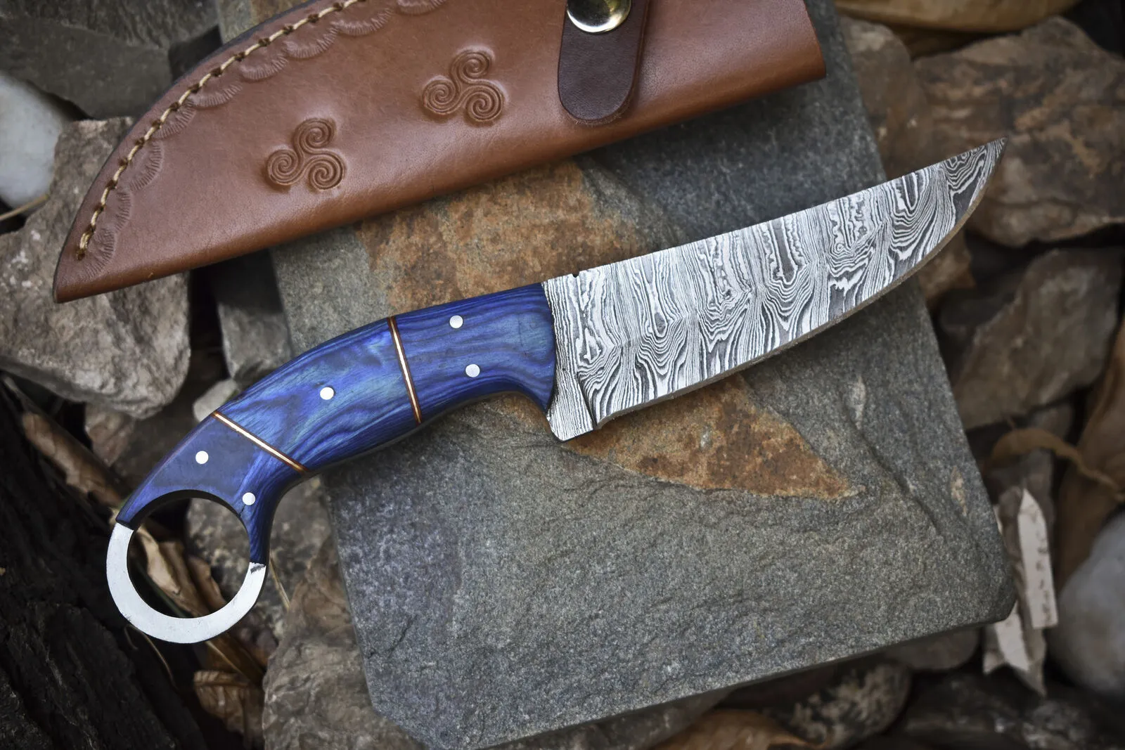 Custom Handmade Damascus Steel Hunting Knife – 8.5-Inch Blade with Pakkawood Handle, Includes Leather Sheath
