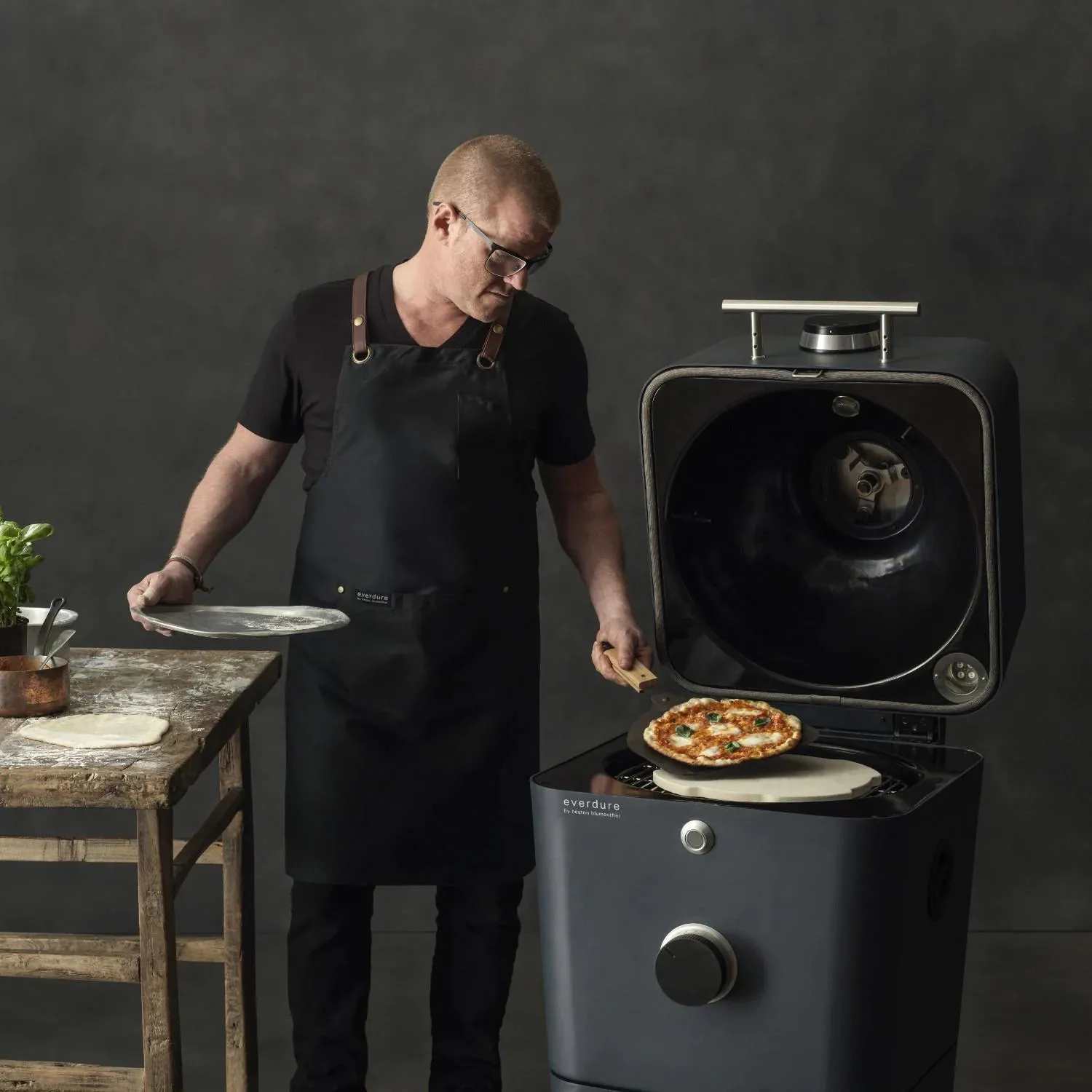 Everdure By Heston Blumenthal 4K 21-Inch Charcoal Grill & Smoker - HBCE4KGUS
