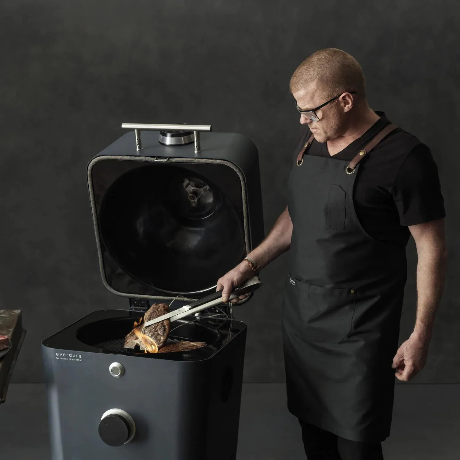 Everdure By Heston Blumenthal 4K 21-Inch Charcoal Grill & Smoker - HBCE4KGUS