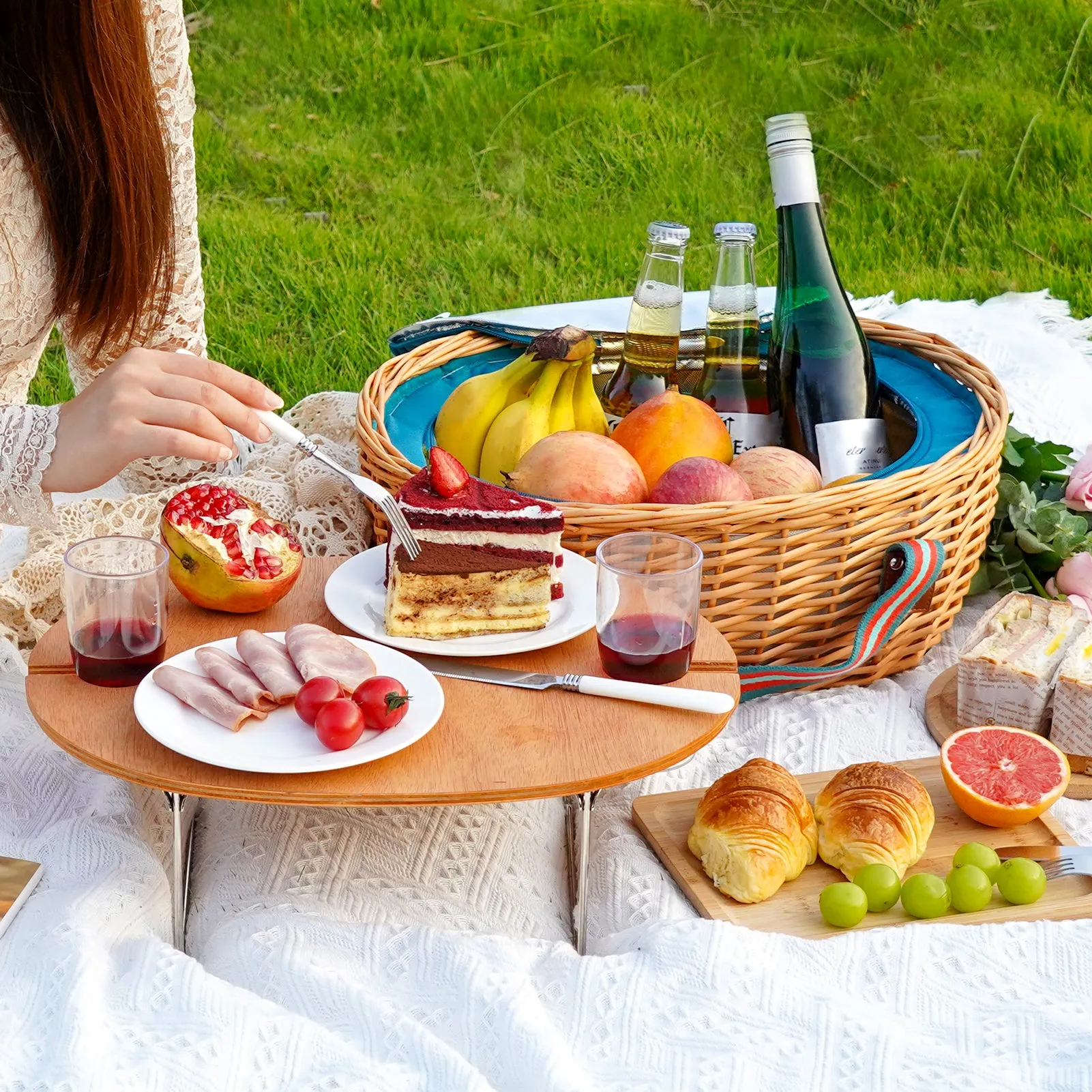 Picnic Basket Set with Foldable Table for 2-Blue