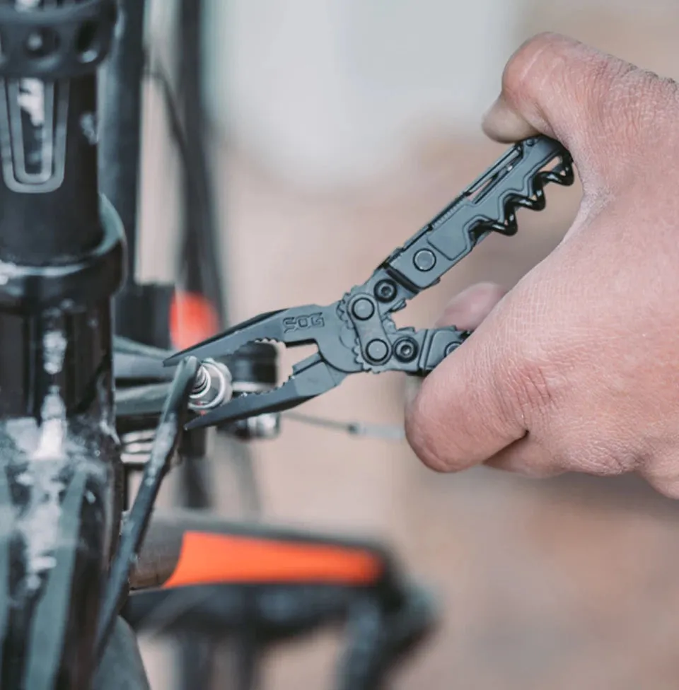 SOG 17 in 1 PowerLitre Multi-Tool