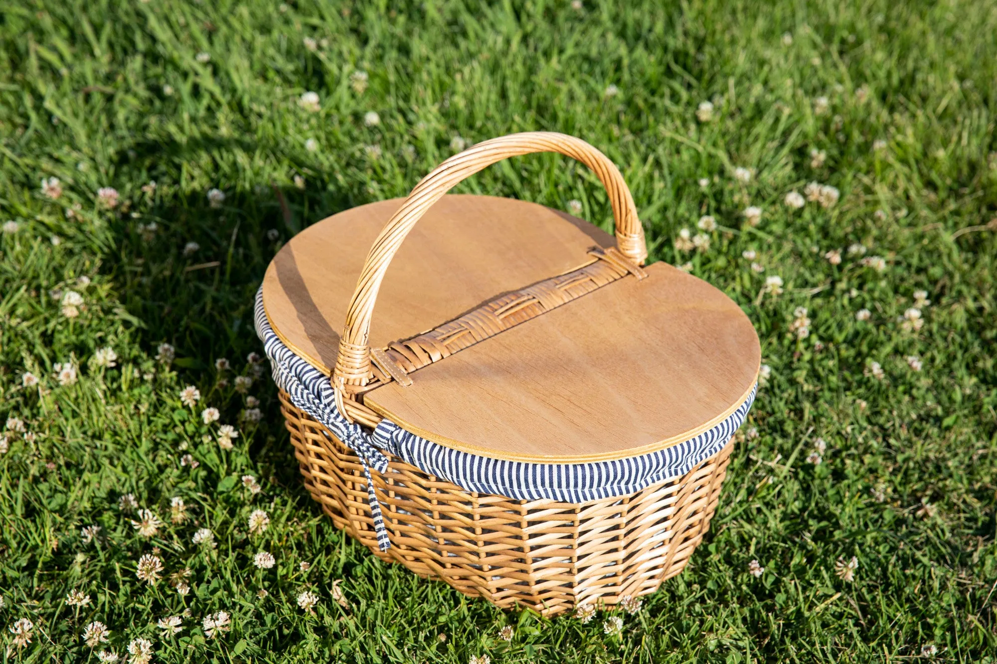 Winnie the Pooh - Country Picnic Basket
